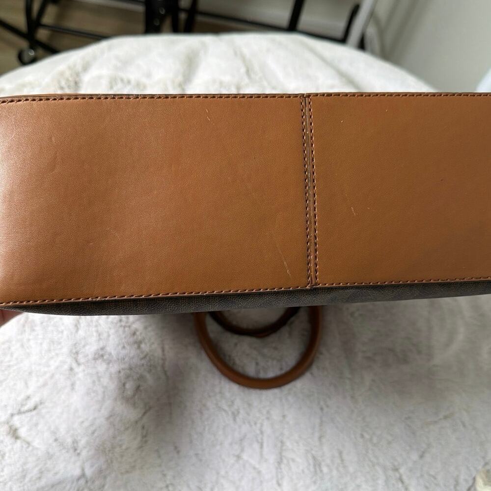 Michael Kors Tote Bag - Picture 4 of 8